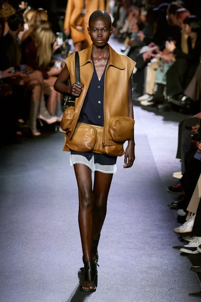 Look 52